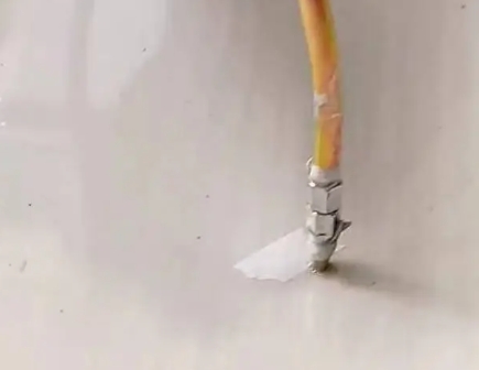 彭水瓷砖空鼓维修公司专业解答在瓷砖铺贴过程中，如果使用的砂料过粗（如全部使用了粗砂），可能会导致以下问题